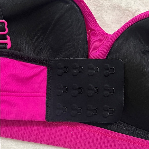 Lululemon Ta Ta Tamer II (C-DD cup)
Paris Perfection - Picture 7 of 10